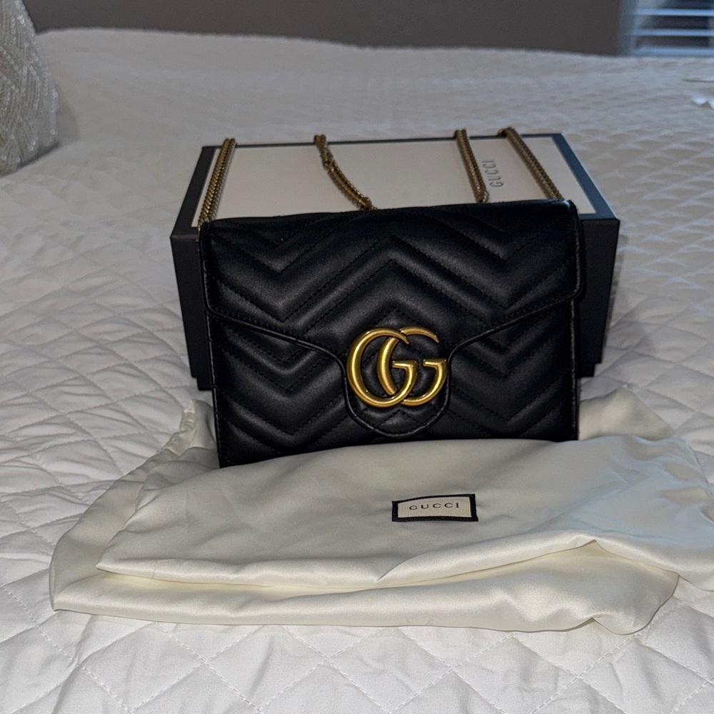 Authentic Beautiful used Gucci wallet on chain